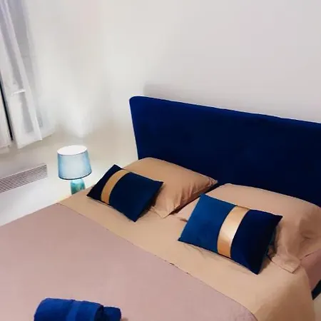 Joli Appart 29M2 En Vieille Ville Menton 2 Mins De La Mer Exterior photo