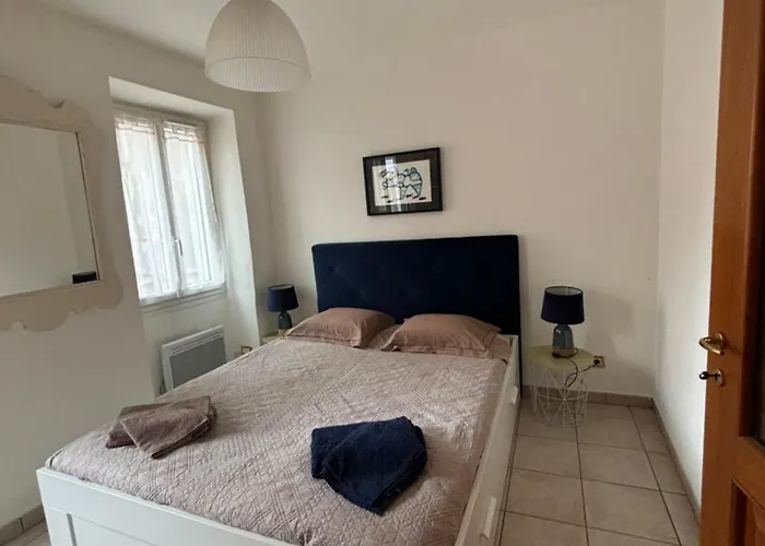 Joli Appart 29M2 En Vieille Ville Menton 2 Mins De La Mer